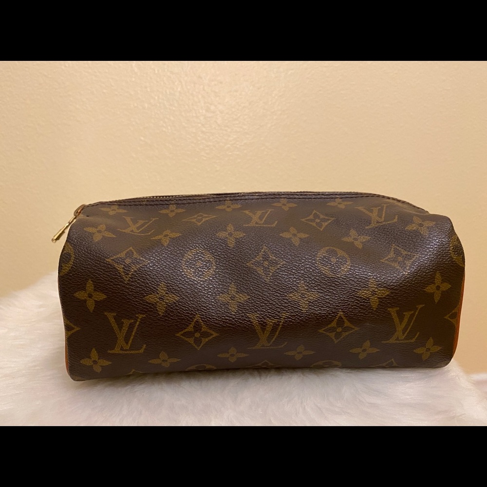 Firm price (RARE) Cosmetic pouch - Picture 5 of 12